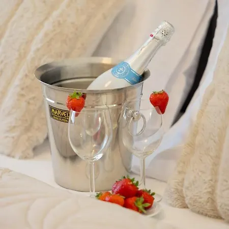 Plazowa Park With Garden By Renters 아파트