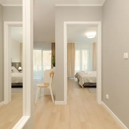 Plazowa Park With Garden By Renters 아파트