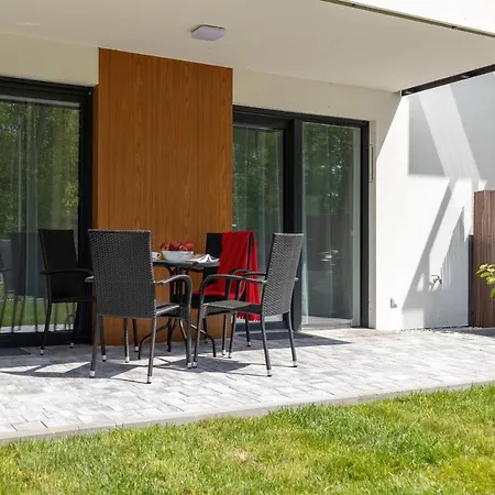 Plazowa Park With Garden By Renters Appartamento Miedzywodzie